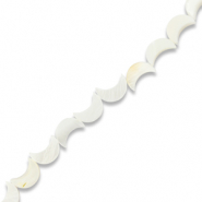 Perline di conchiglia luna biancastro