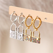 Set di ispirazione Gioielli di tendenza con pendenti lucchetto zirconia