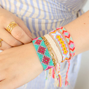 Set di ispirazione Consigli per indossare braccialetti e cavigliere alla moda