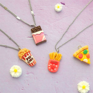 Set di ispirazione Idee per gioielli con perline di resina fiori e ciondoli di resina cibo