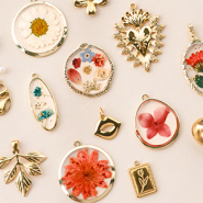 Set di ispirazione Creare collane con ciondoli ai fiori secchi