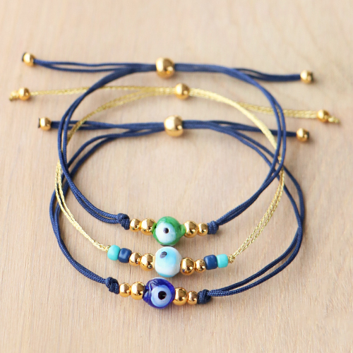 Crea braccialetti con le nuove perline di vetro 'occhio di Allah':