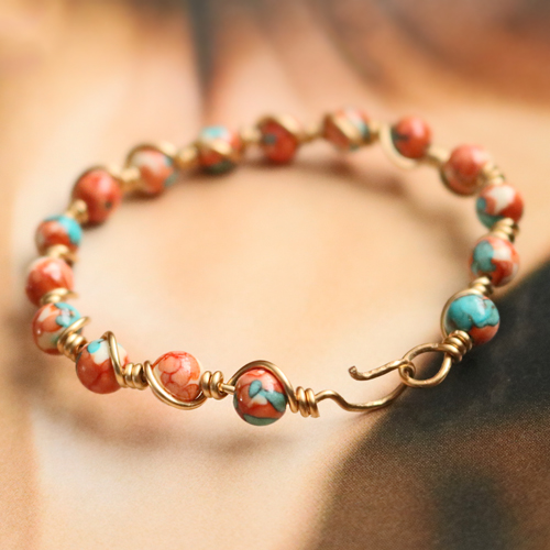 Accessori esclusivi da realizzare con perline in pietra naturale e Artistic Wire: