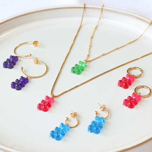Idee creative per realizzare gioielli coloratissimi con pendenti a forma di orsetto gommoso