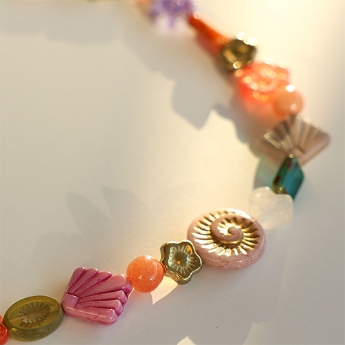 Design colorati con perline in vetro ceco