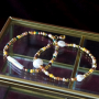 Crea orecchini e bracciali nei colori invernali con perline di vetro rocailles