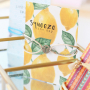 Ecco come creare braccialetti personalizzati con lettere e cordoncino di raso: