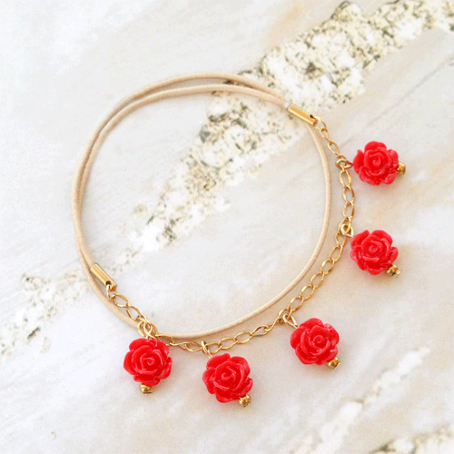 Crea fantastici bracciali e anelli con le nuove perline a forma di rosa: