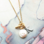 Ecco come abbinare l&rsquo;oro all&rsquo;argento in gioielli in acciaio inossidabile davvero trendy: