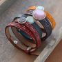 Con i nuovi bracciali, portachiavi e cabochon Cuoio puoi creare questi stupendi articoli! 