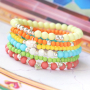 Realizza braccialetti colorati con perline in acrilico! 