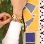 Lasciati ispirare da questi gioielli allegri e coloratissimi in stile wanderlust 