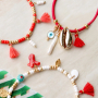 Mettiti all&rsquo;opera con le mini nappine per realizzare divertenti e colorati braccialetti e cavigliere! 