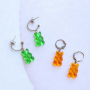 Idee creative per realizzare gioielli coloratissimi con pendenti a forma di orsetto gommoso