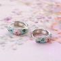 Idee creative con gli orecchini a cerchio in metallo TQ in ottone con fiori  