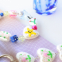 Crea gioielli accattivanti con perle di imitazione dipinte a mano