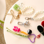 Progetta accessori d'impatto con ciondoli statement