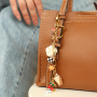Mix & match con perline e ciondoli in metallo funky