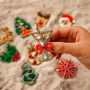 Mixa & abbina: spille natalizie in forme festive