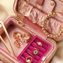 Lasciati ispirare dalle nostre BY31&reg; scatoline porta gioielli e pochette