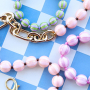 Crea gioielli colorati con le perline in acrilico DQ a righe