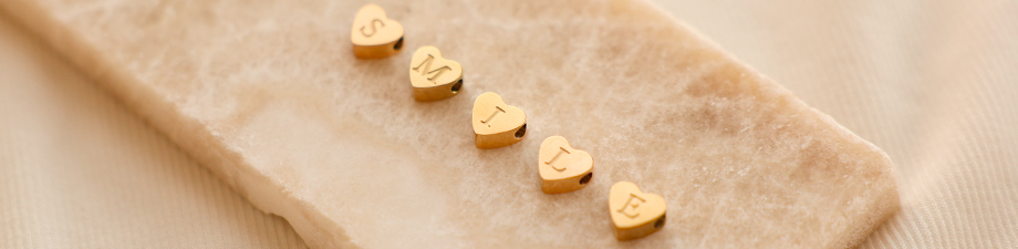 Novit&agrave;! Perline alfabeto in acciaio inossidabile a cuore